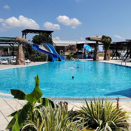 Stari Banovci"Poseidon" Centar公寓式酒店 外观 照片