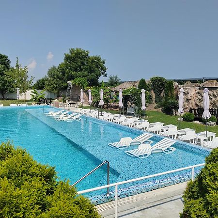 Stari Banovci"Poseidon" Centar公寓式酒店 外观 照片