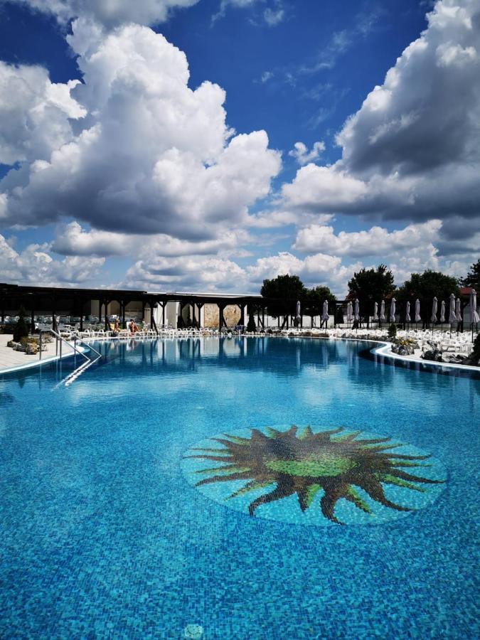 Stari Banovci"Poseidon" Centar公寓式酒店 外观 照片