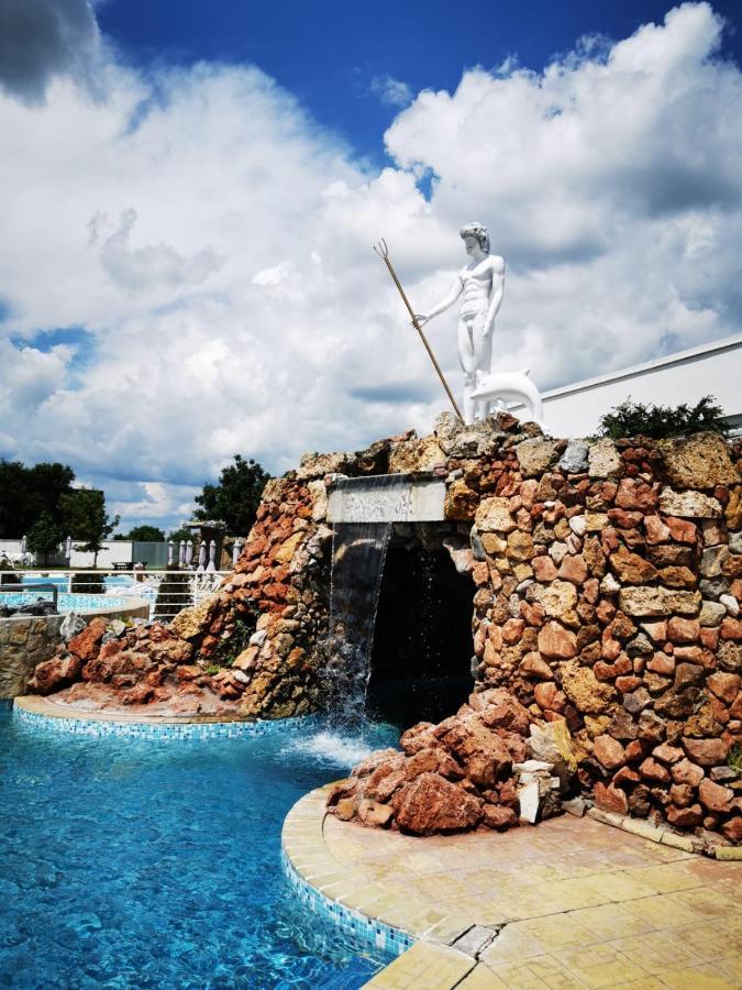 Stari Banovci"Poseidon" Centar公寓式酒店 外观 照片