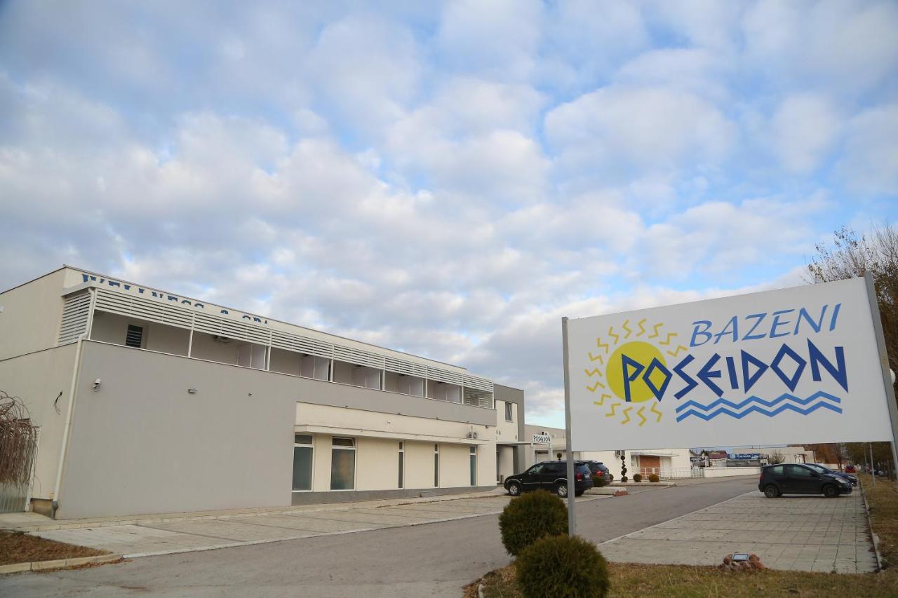 Stari Banovci"Poseidon" Centar公寓式酒店 外观 照片