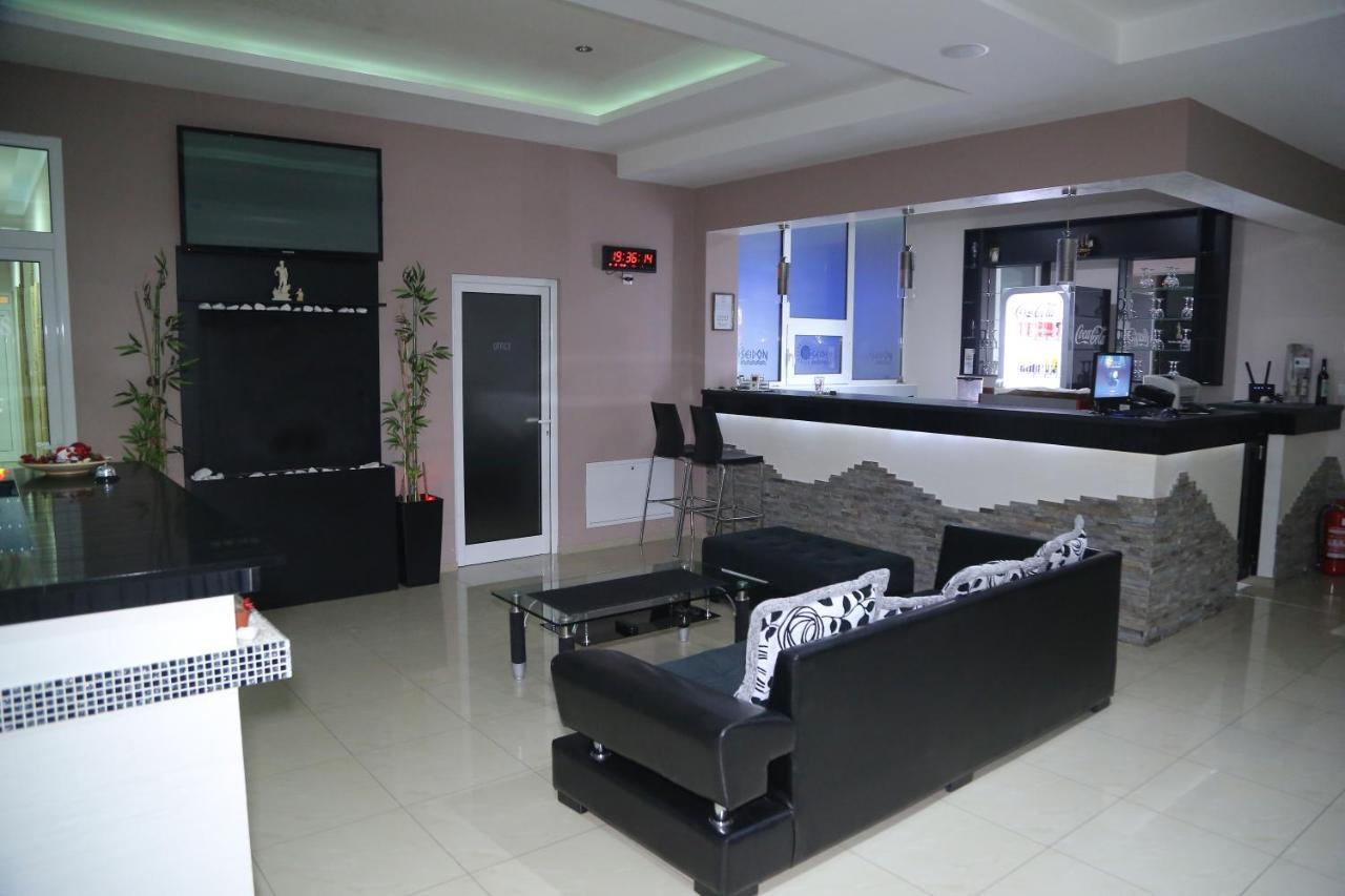 Stari Banovci"Poseidon" Centar公寓式酒店 外观 照片