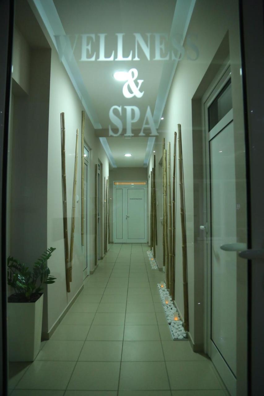 Stari Banovci"Poseidon" Centar公寓式酒店 外观 照片